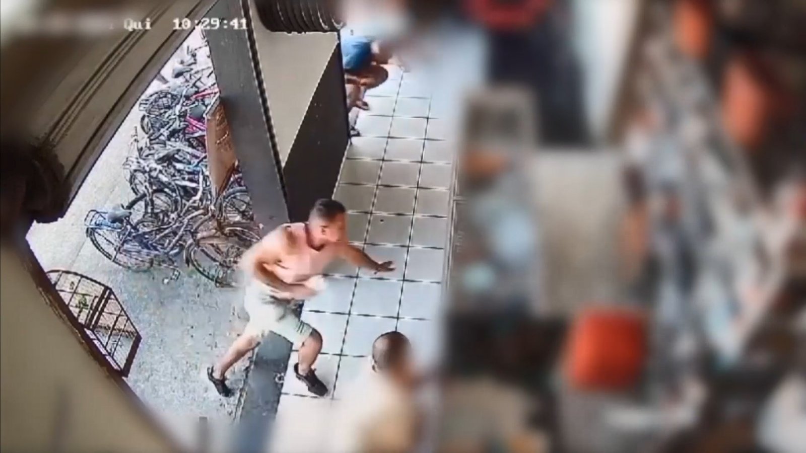 VÍDEO: Vereador é baleado durante assalto em oficina de bicicletas no ES